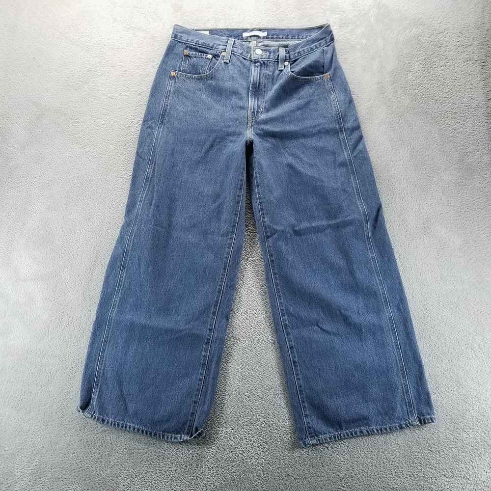 Levi's Straight Leg Jeans in Medium Blue